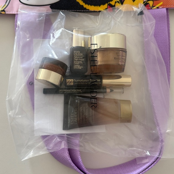 🆕 Estee Lauder Revitalizing Supreme+ Firm, Lift, & Glow 7-Piece Set *SEALED* - Picture 2 of 6